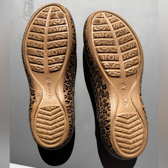 Crocs Kadee Women's Leopard Print Flats Size 9 - Picture 4 of 4